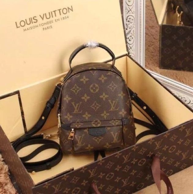 7 Photos Louis Vuitton Maison Fondee En 1854 Bag And